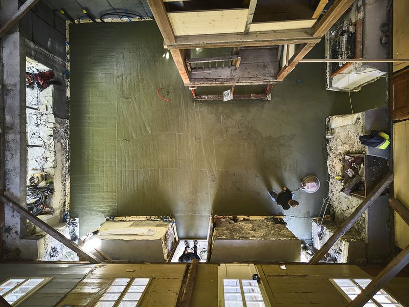 cabanotel - transformation de l'hôtel du col d'hérens à ferpècle – le bétonnage du radier actif dans de la partie réfectoire, cuisine, séjour – Colla images